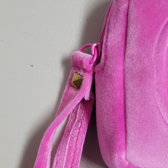 Valentino Beaury Small Pink Velvet Travel Pouch Makeup Wrislet Travel Bag. - Picture 5 of 10